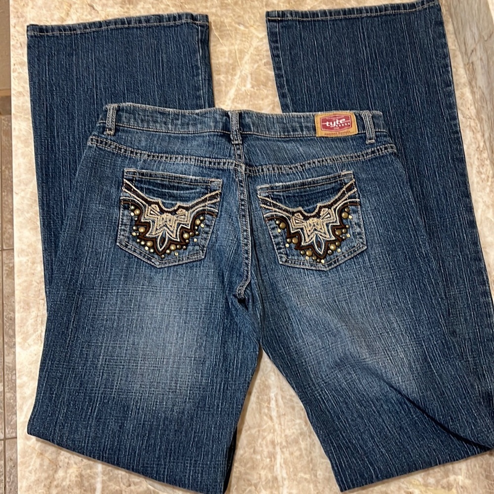 Tyte Jeans-NWOT Size 7 jeans w/stitching, metal & rhinestone design on pockets.